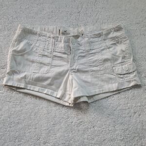 Hollister Women's Cream Cargo Shorts